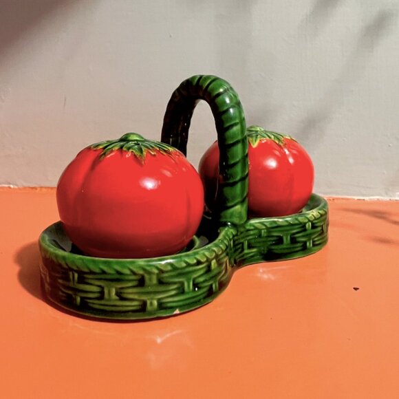 Vintage 40's Japanese Tomato Basket Salt and Pepper Shakers - Picture 5 of 8